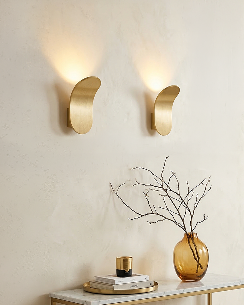 Curved Metal LED Wall Light – Four Finish Options